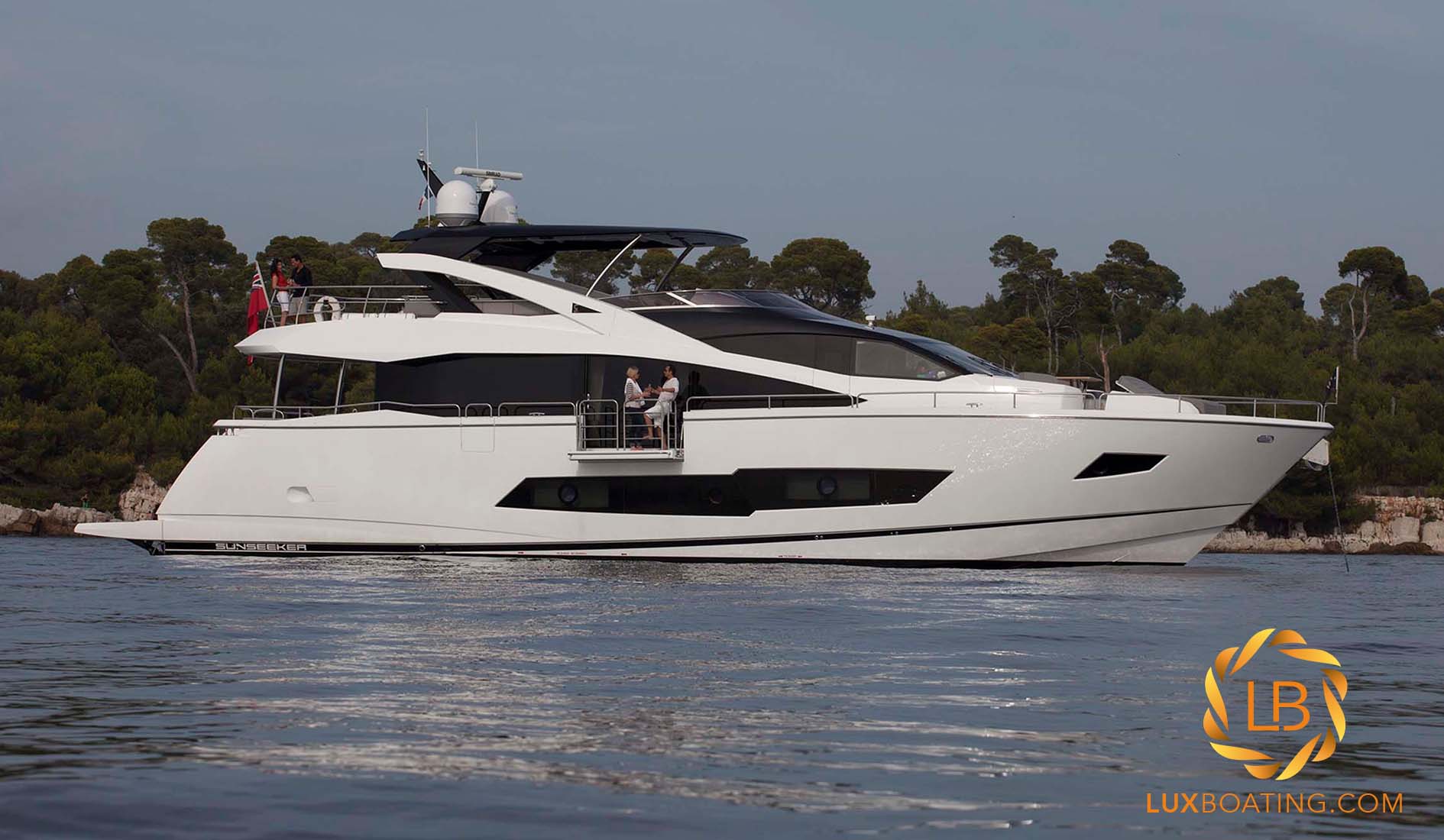 2019 SUNSEEKER 86 YACHT