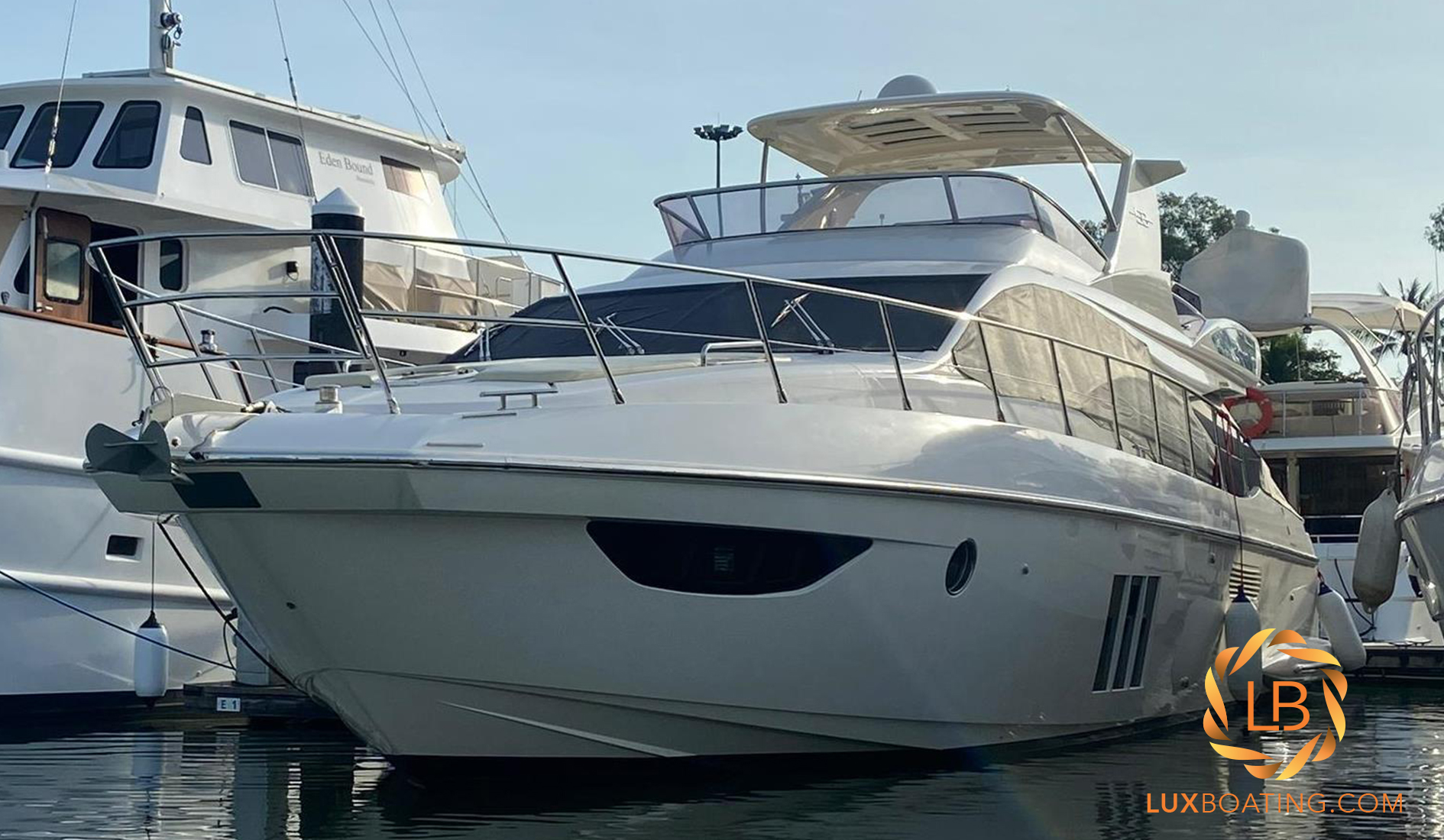 2011 AZIMUT 58