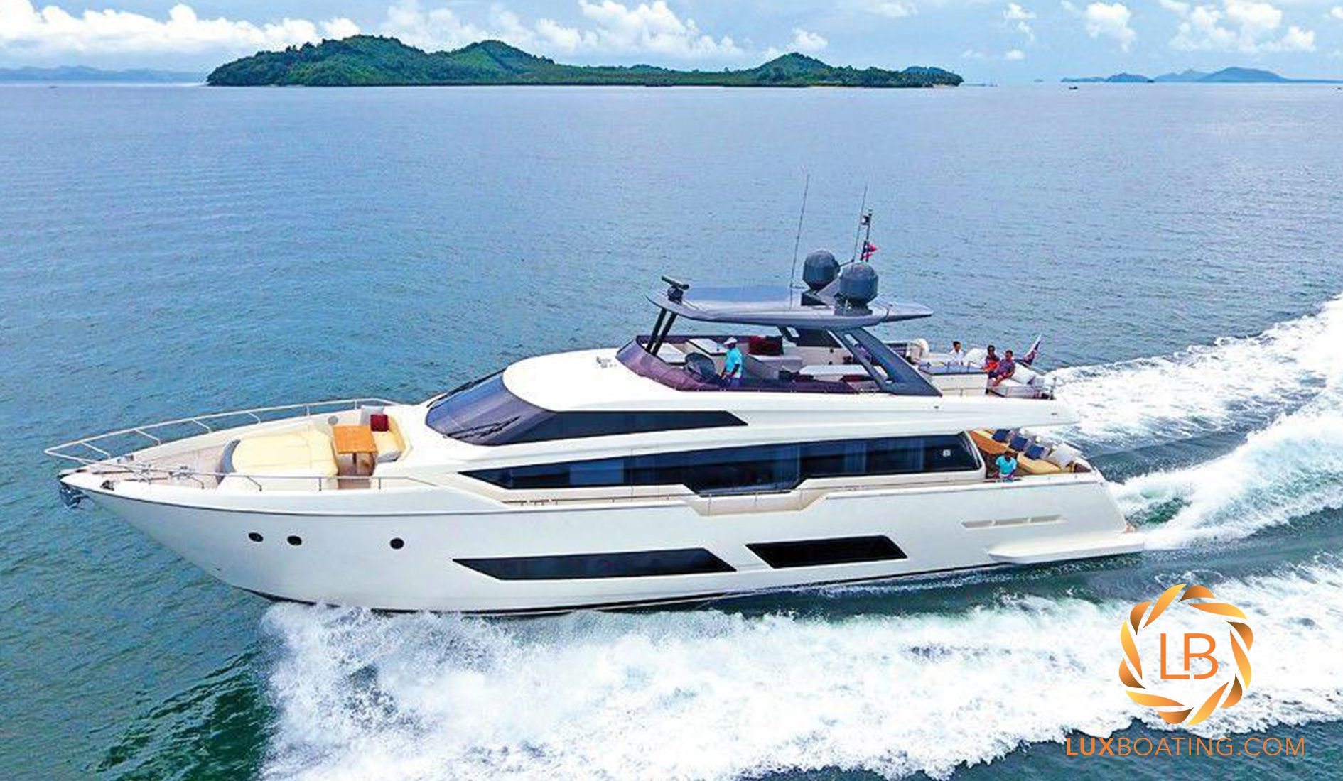 2017 FERRETTI YACHTS 850