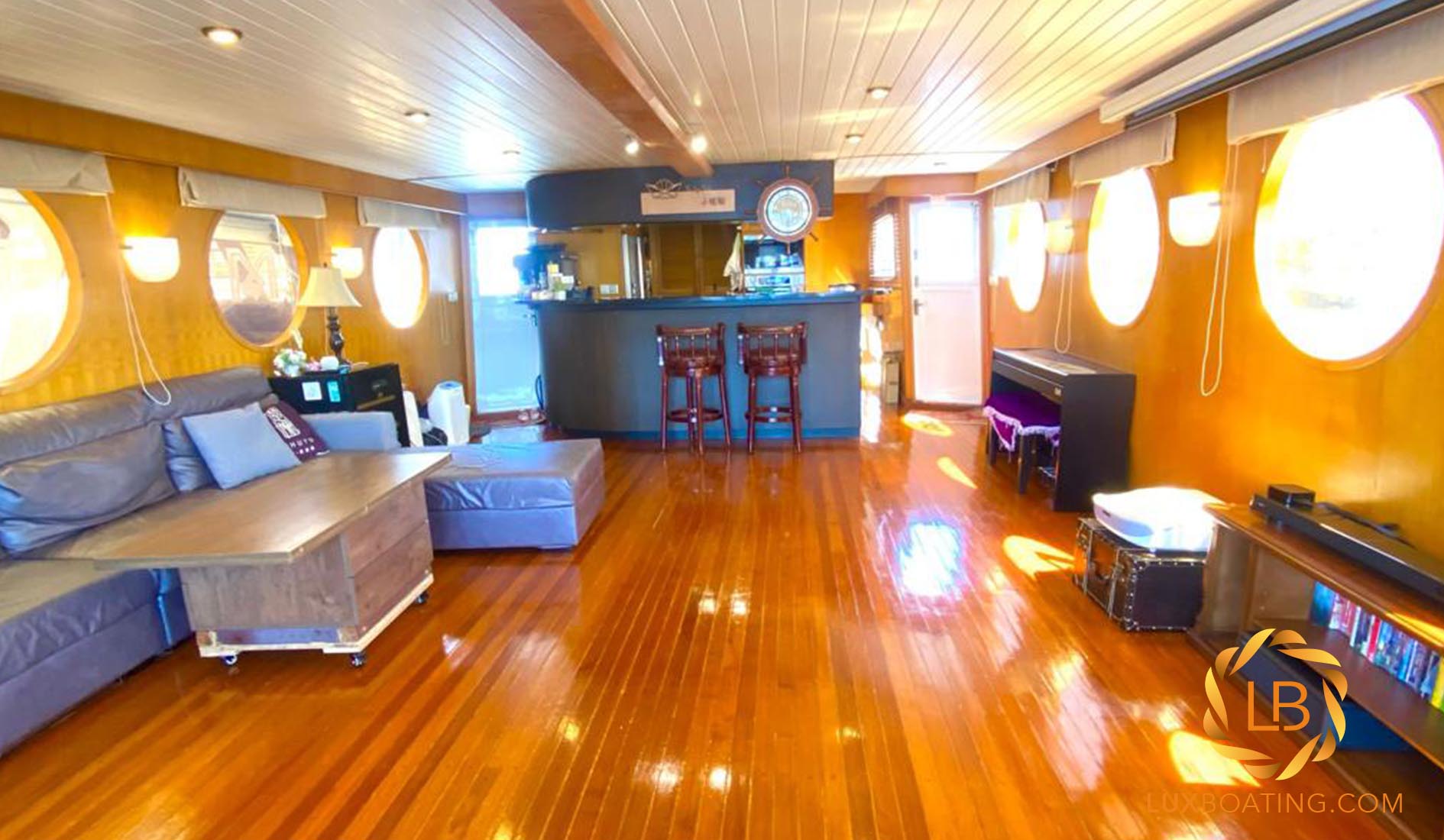 Houseboat Business