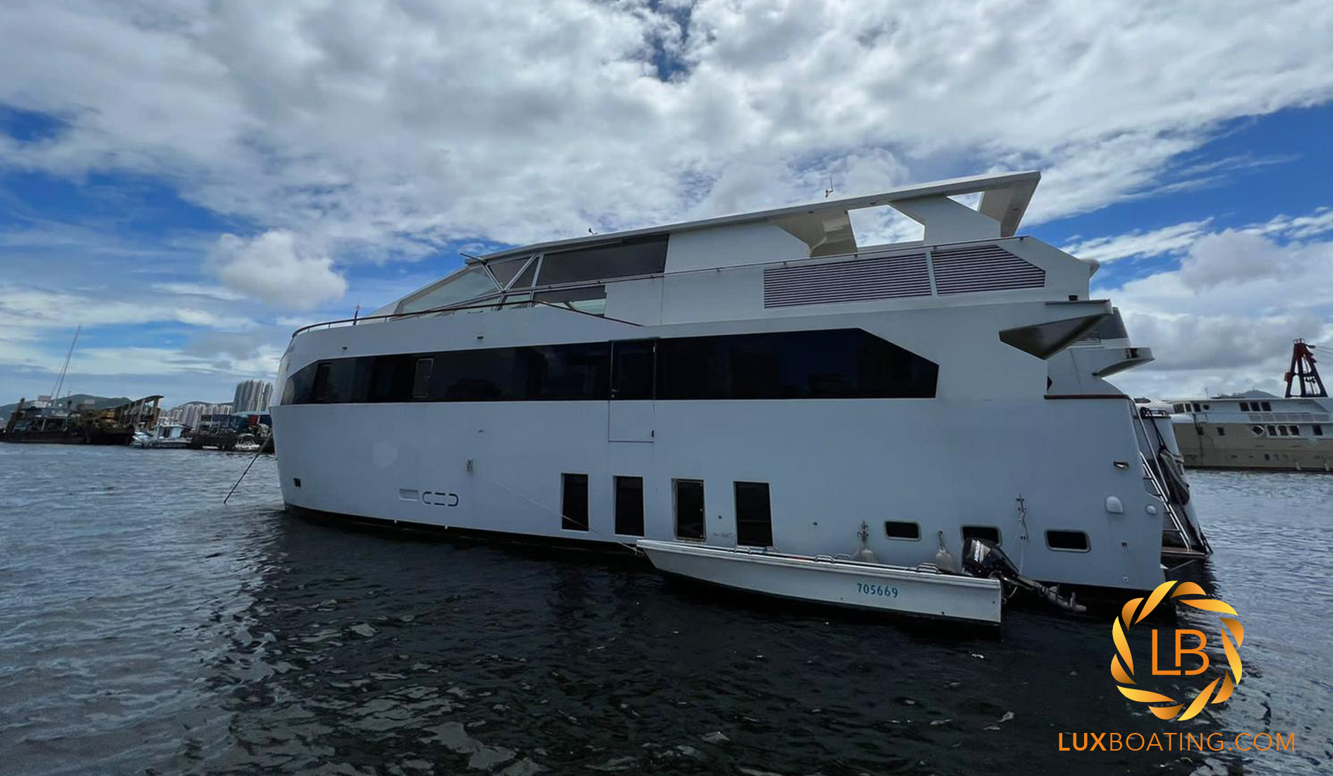 2011 70FT HOUSEBOAT AURELIA